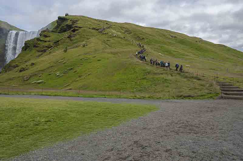 Islandia 097 - sendero de Fimmuorouhals.jpg